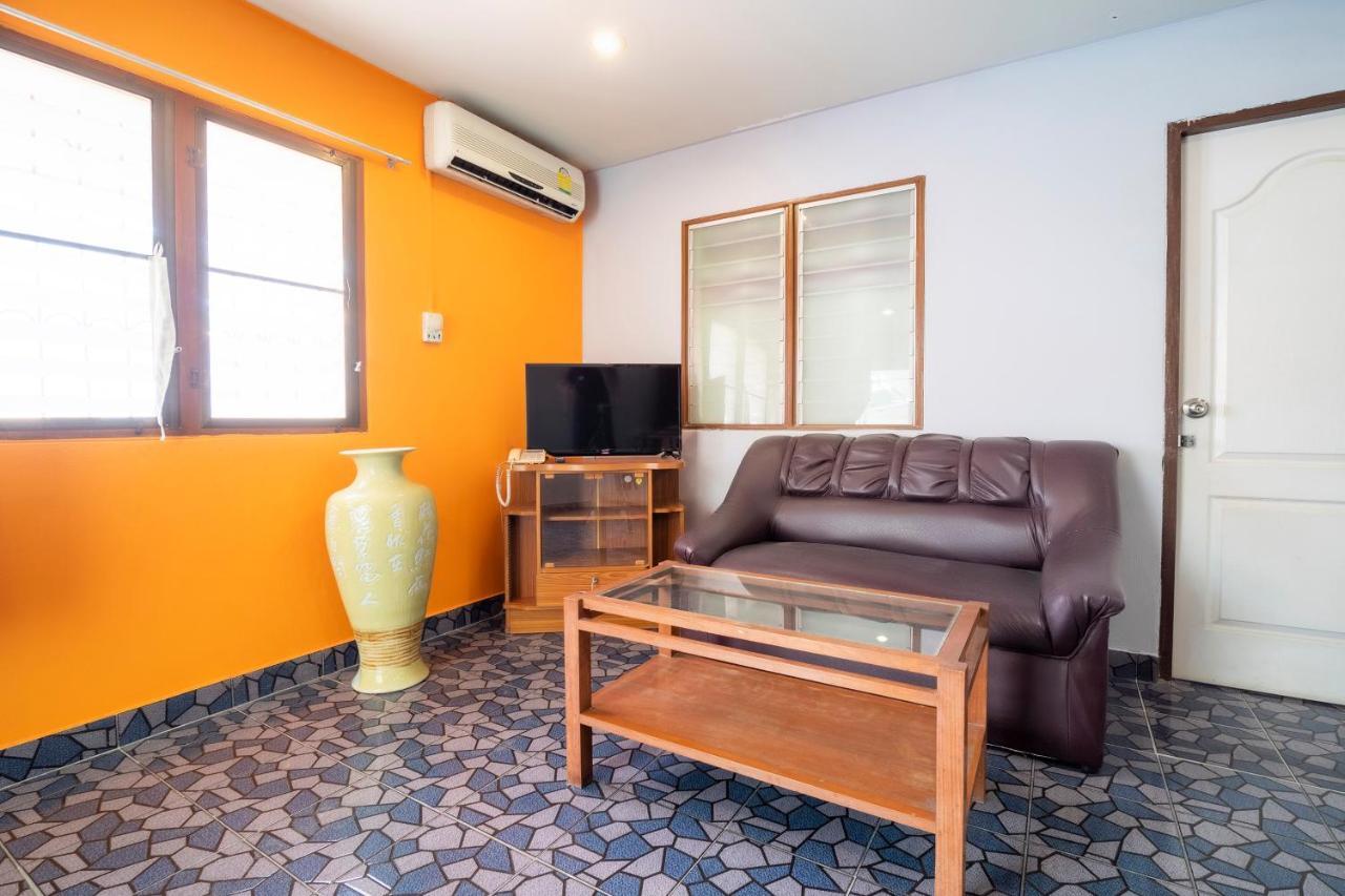 Oyo 663 Green Beach Room Pattaya Bagian luar foto